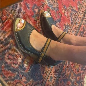 FLY LONDON SIZE 40 or 91/2 / 10